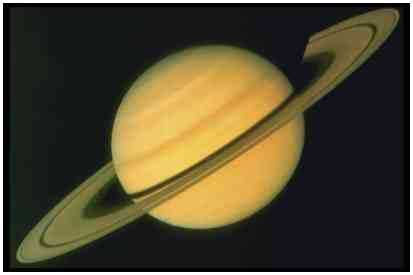 VII-Saturn et 3 lunes par Voyager1.jpg (6013 octets)